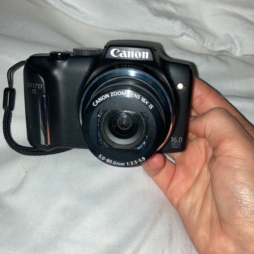 Canon SX170 IS camera w/ case and battery charger